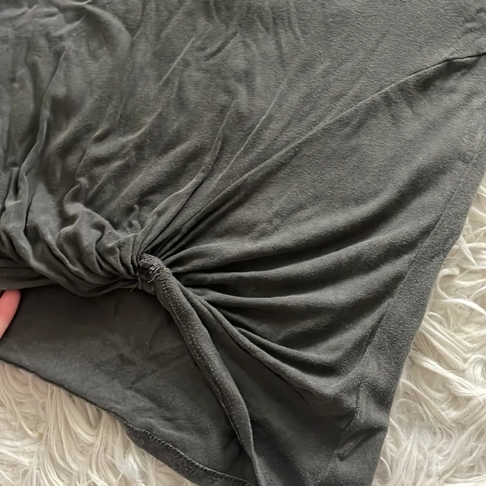 Dark Grey Lulus knot shirt - Image 2