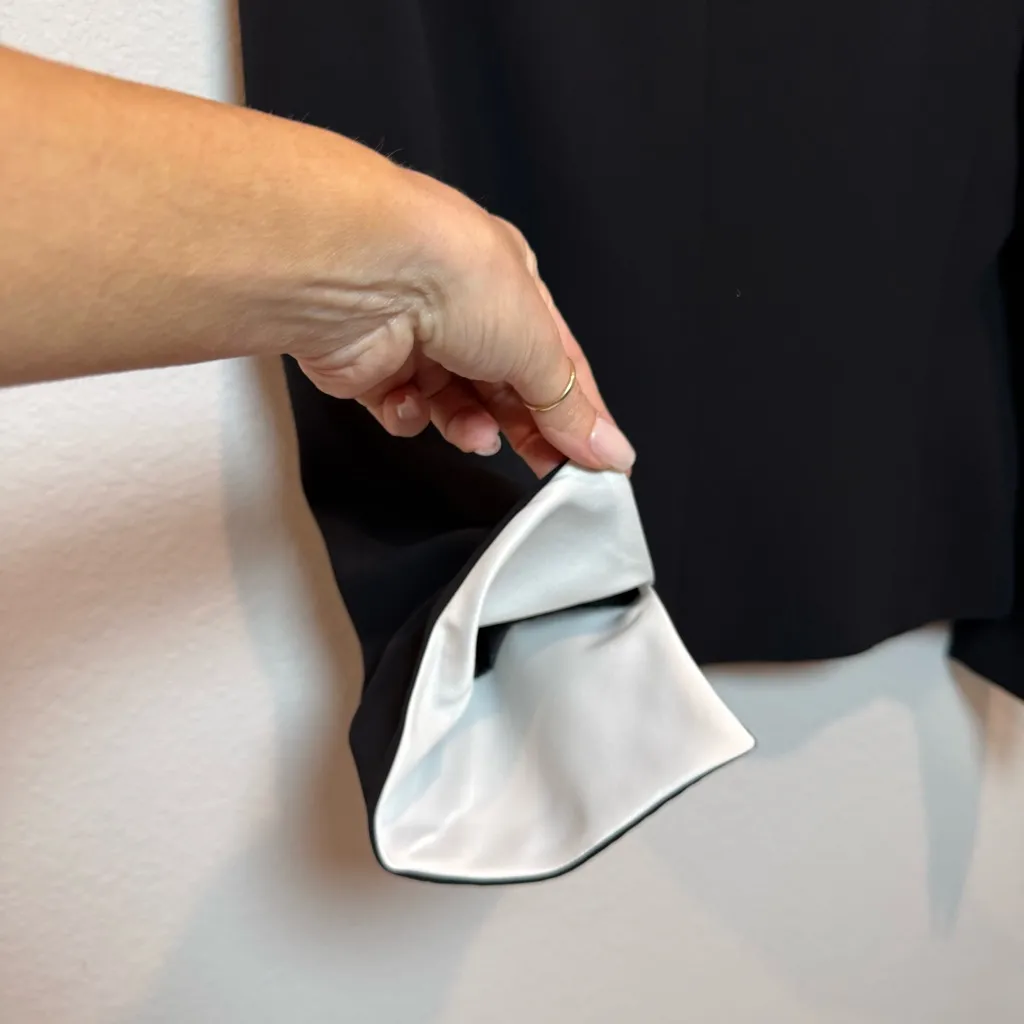 Le Suit Two Piece Black Blazer with White Collar - Image 5