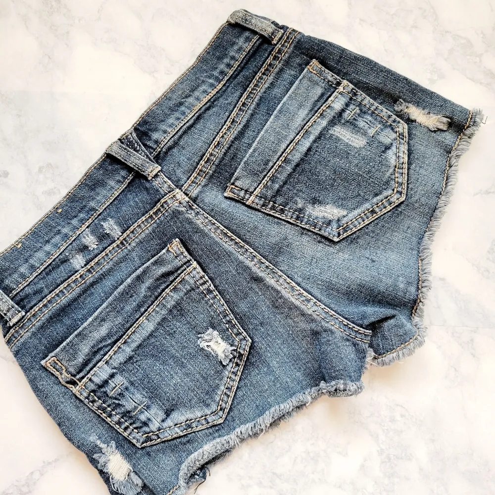 Mudd distressed cut off denim shorts size 3 - Image 8