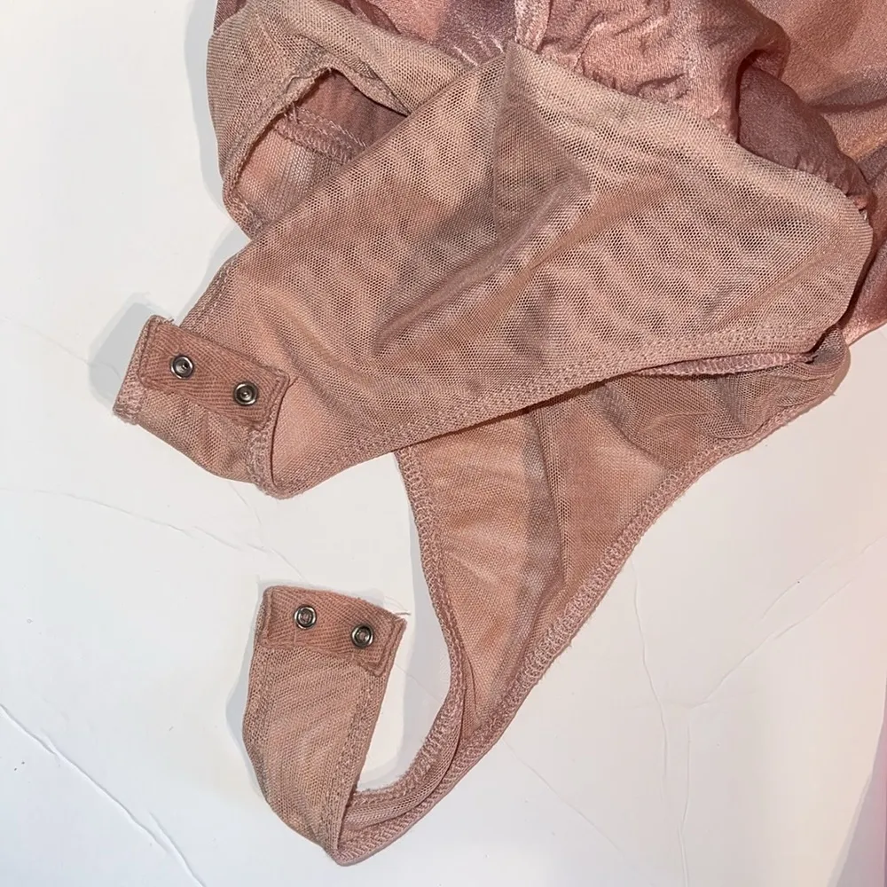 Socialite Bodysuit Womens XS Light Pink Silky Camisole Lace Trim Plunge VNeck - Image 8