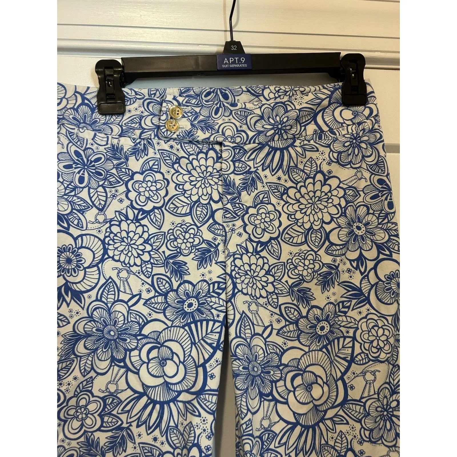 Lilly Pulitzer Size 2 Cropped Capris Pants Palm Beach Fit Blue White Floral Prep - Image 2