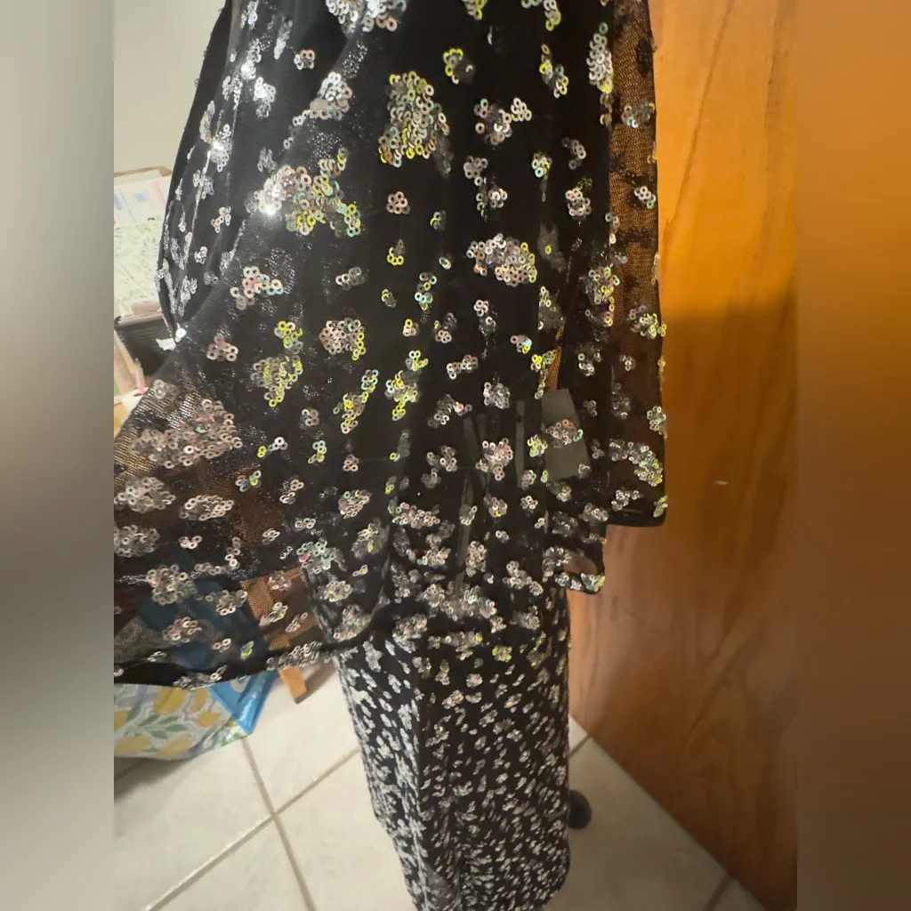 NWT KENSIE Sequin flutter sleeve midi dress size 2 - Image 5