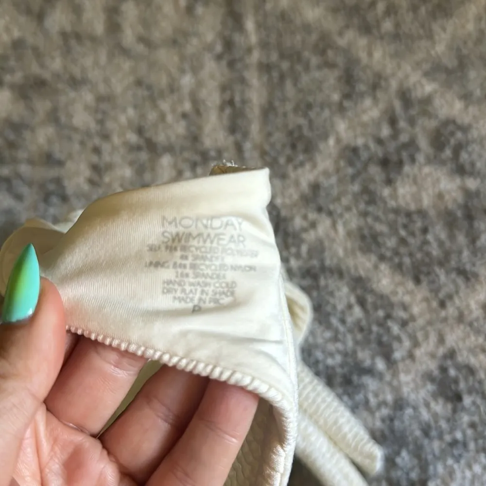 Monday Swimwear Bikini Top Size 0P - Image 3