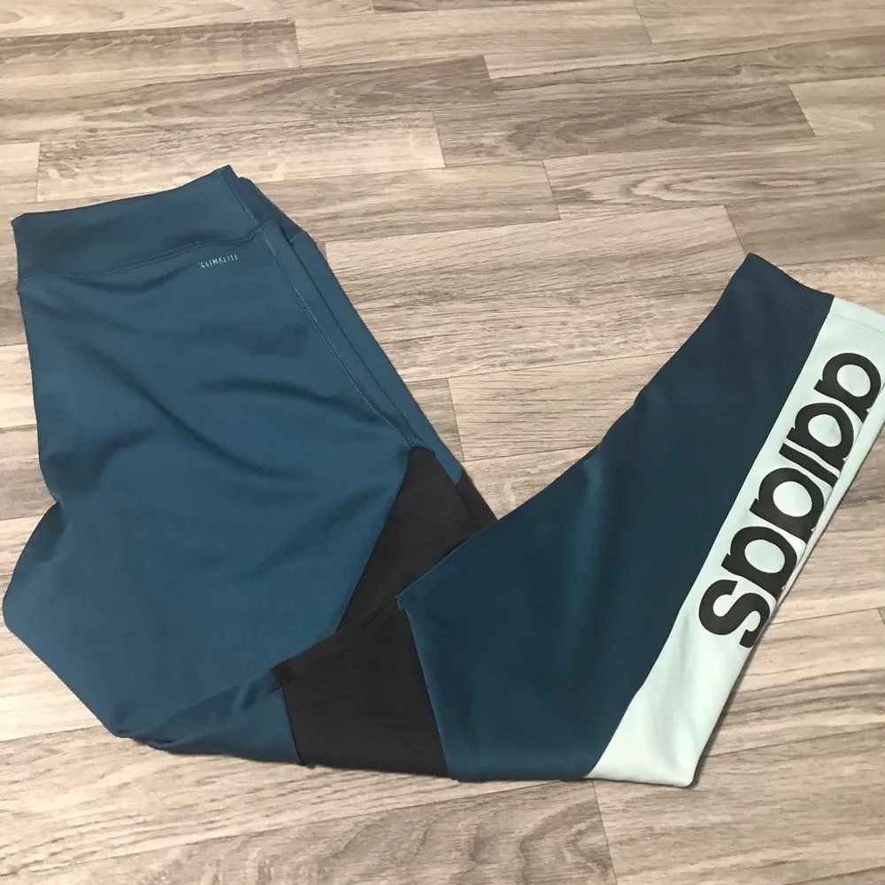 Adidas Tecmin/Black Leggings; size Medium - Image 3
