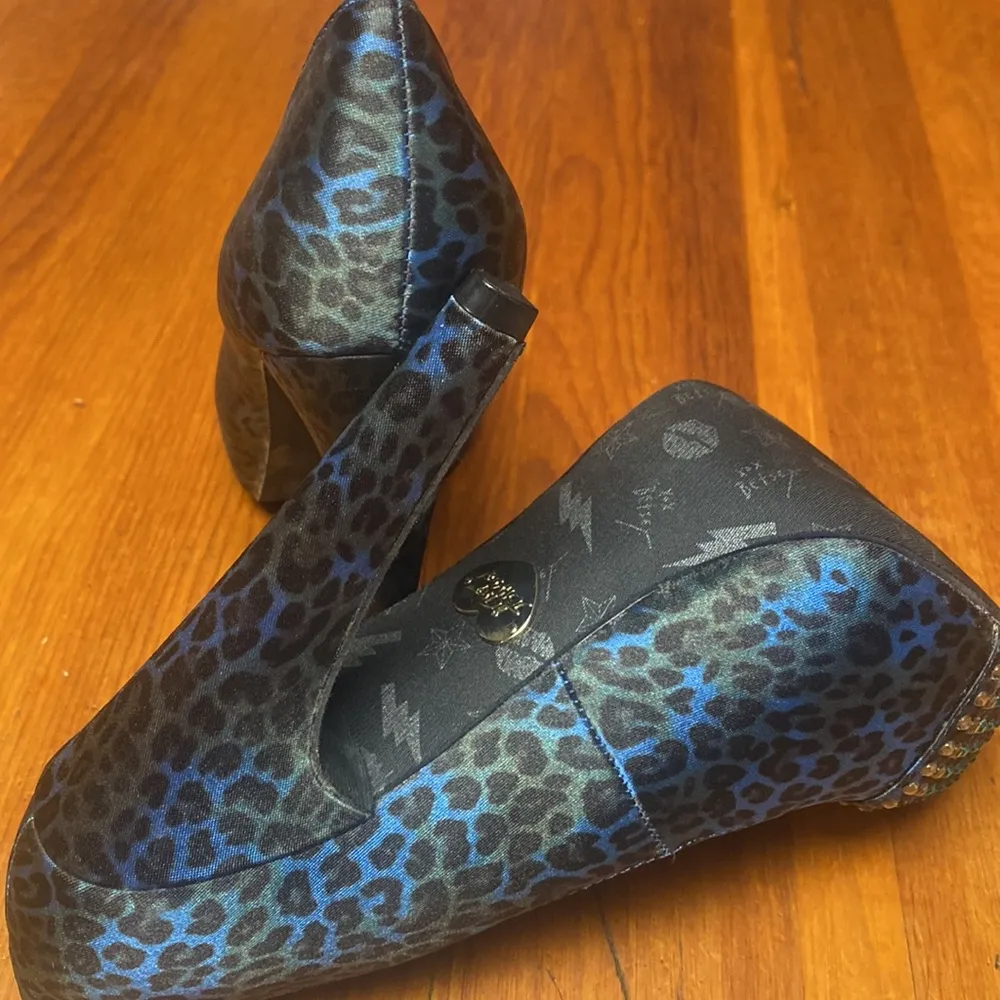 Betsey Johnson Blue Leopard Heels - Image 4
