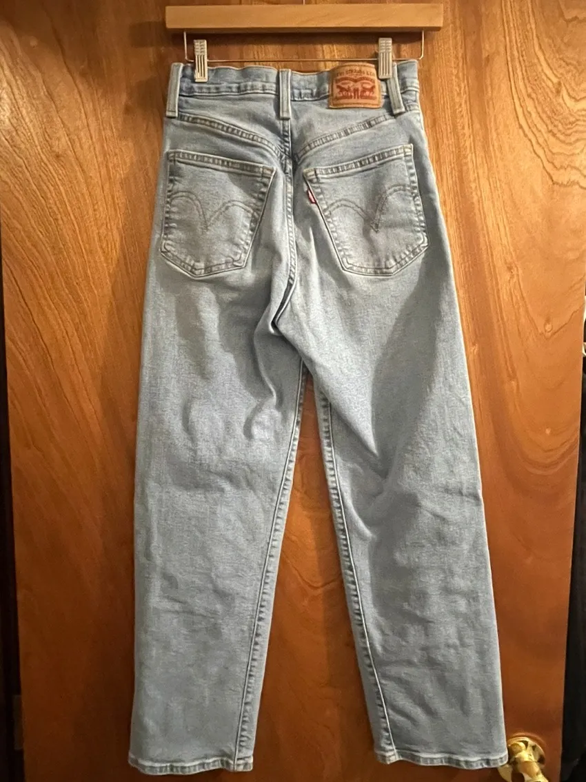 Levi’s Ribcage Straight Ankle Jeans - Image 3