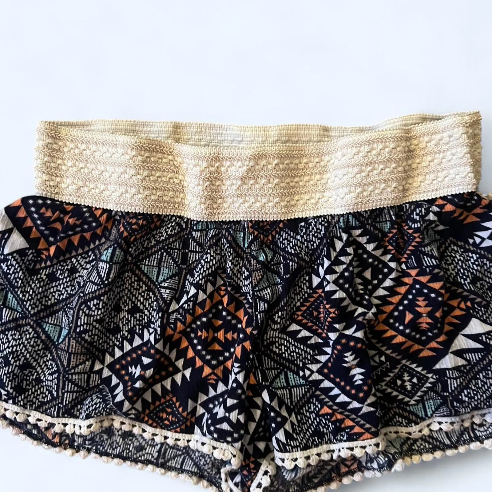 Aztec print vintage boho shorts Size Medium - Image 4