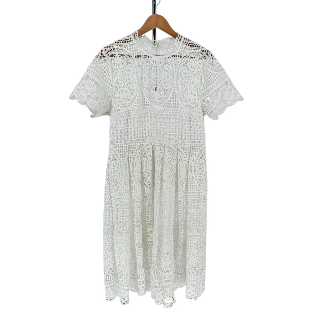 Olivia Culpo x Le Tote White Medallion Lace High Neck Midi Dress size Large - Image 3