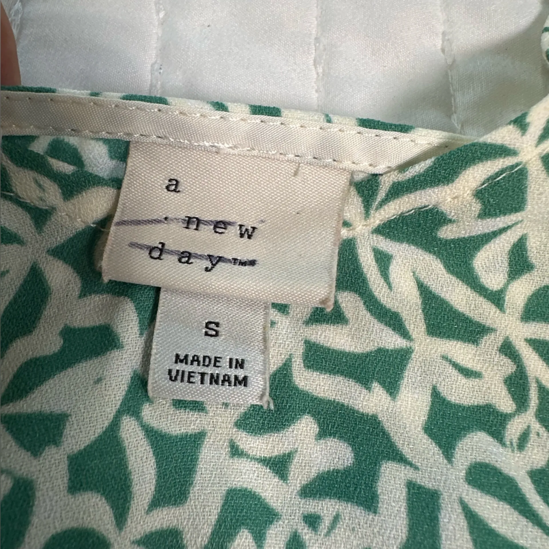 A New Day Floral Leaf Patterned Green and Cream Top - Image 7