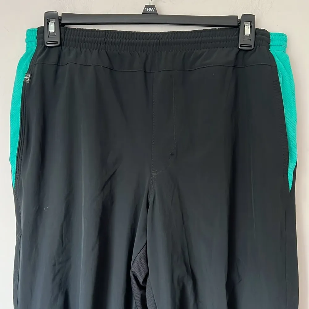 Nike Black Women’s NikeFit Dry Crop Capri Pants with Teal Accents, size L 🕶️ - Image 2