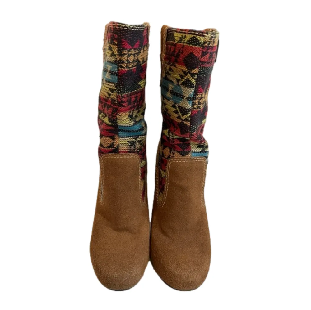 MIA suede stack heel boots, Aztec jacquard shafts, EUC size 9 bc - Image 2