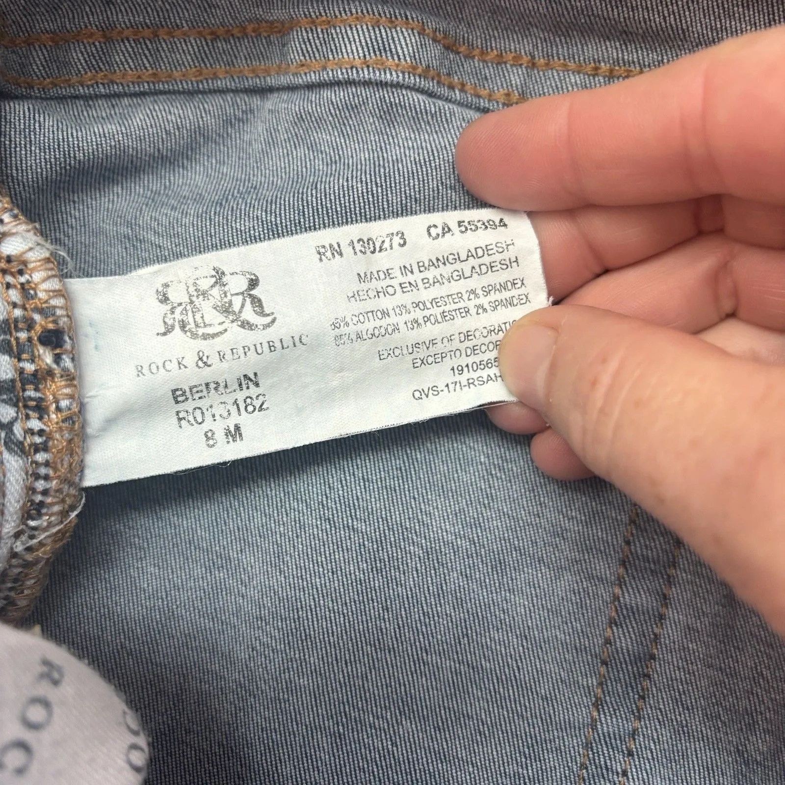 ROCK & REPUBLIC Berlin Distressed Mid-Rise Jeans Women's Size 8 Medium Wash - Image 9