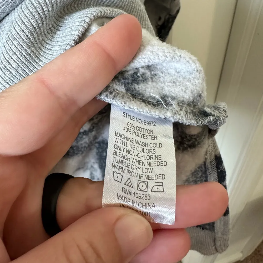 Vintage Havana Oversized Rhinestone Skull Graphic Abstract-Print Pullover Size S - Image 4