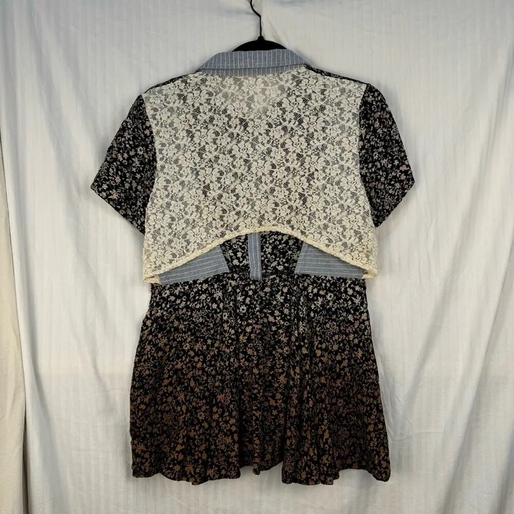 Gimmicks BKE Short Sleeve Button Down Women’s Size Medium Open Back Floral Lace - Image 3