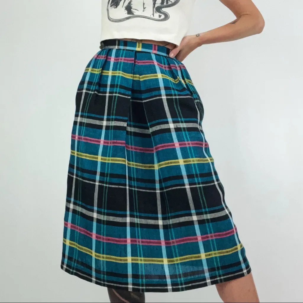 Vintage Linen - Image 2