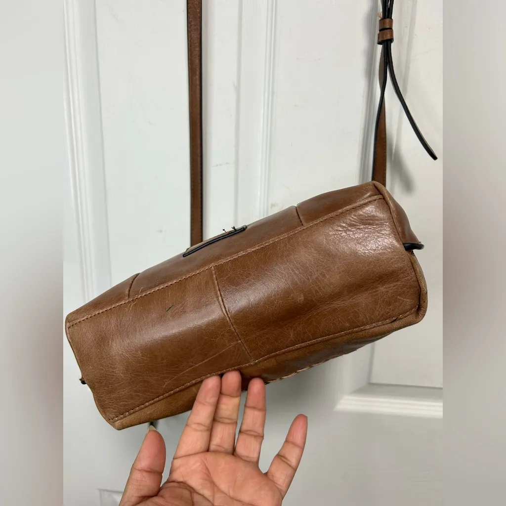 Tommy Bahama Brown Leather Crossbody Bag - Image 6