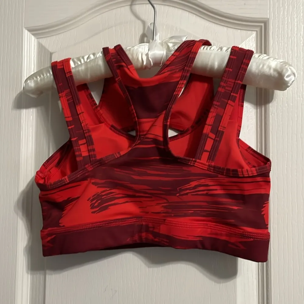 Alphalete Surface Keyhole Sports Bra in Infrared Canvas Camo - Image 4