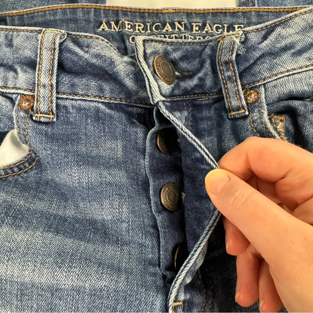 American Eagle Size 4 Tomgirl Straight Baggy Distressed Jeans Stretch Raw Hem - Image 5