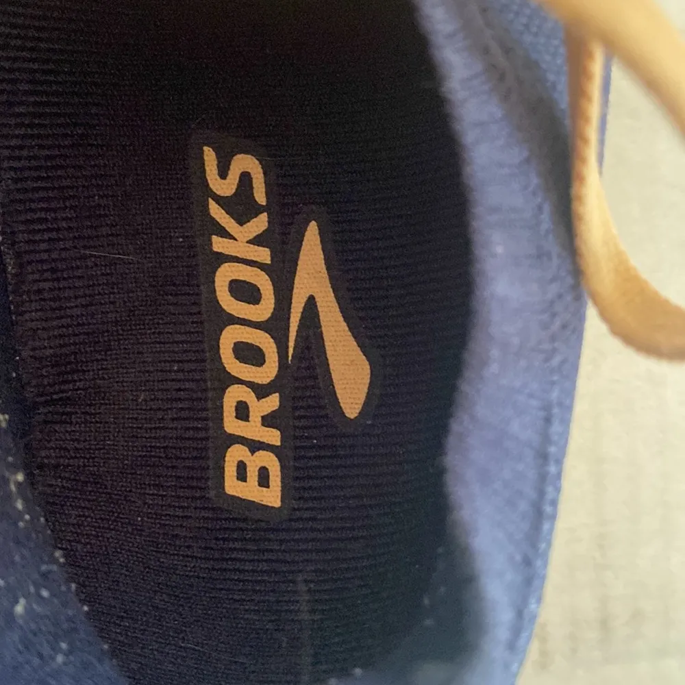 Brooks  Levitate 3 Sneakers - Image 11