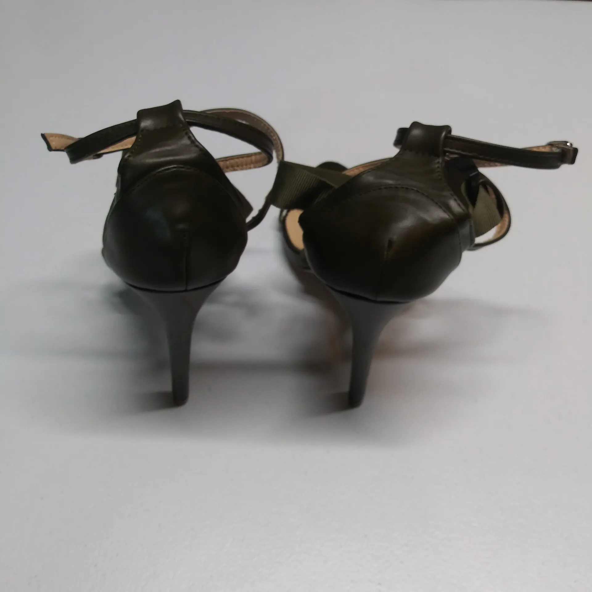 Chase + Chloe Brand Green Thick Adjustable Cross Strap Stiletto Heels Size 7.5 - Image 8