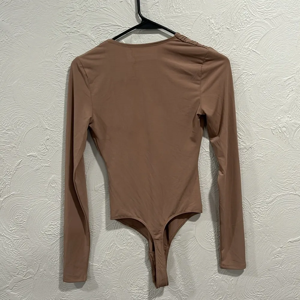Abercrombie & Fitch Slinky Stretchy Bodysuit Long Sleeve V neck size XS - Image 4