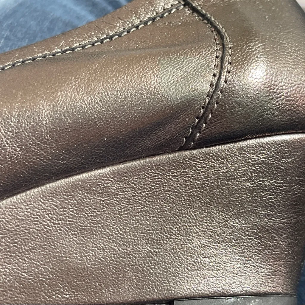 AGL Attilio Giusti Leombruni made in Italy metalic wedges with buckle Size 8.5 - Image 9