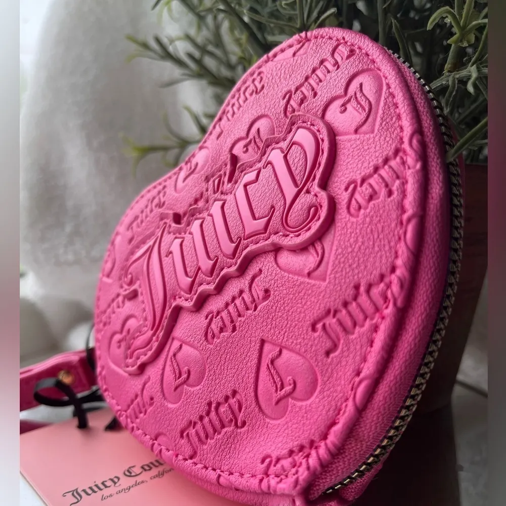 Juicy Couture Pink Embossed Heart Wallet Wristlet Gold Chain Zip Around NWT - Image 3