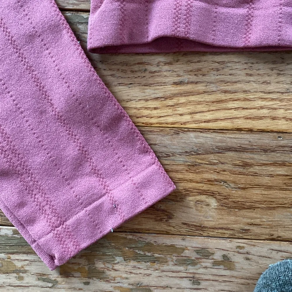 pink mauve workout cropped long sleeve top Size M - Image 3