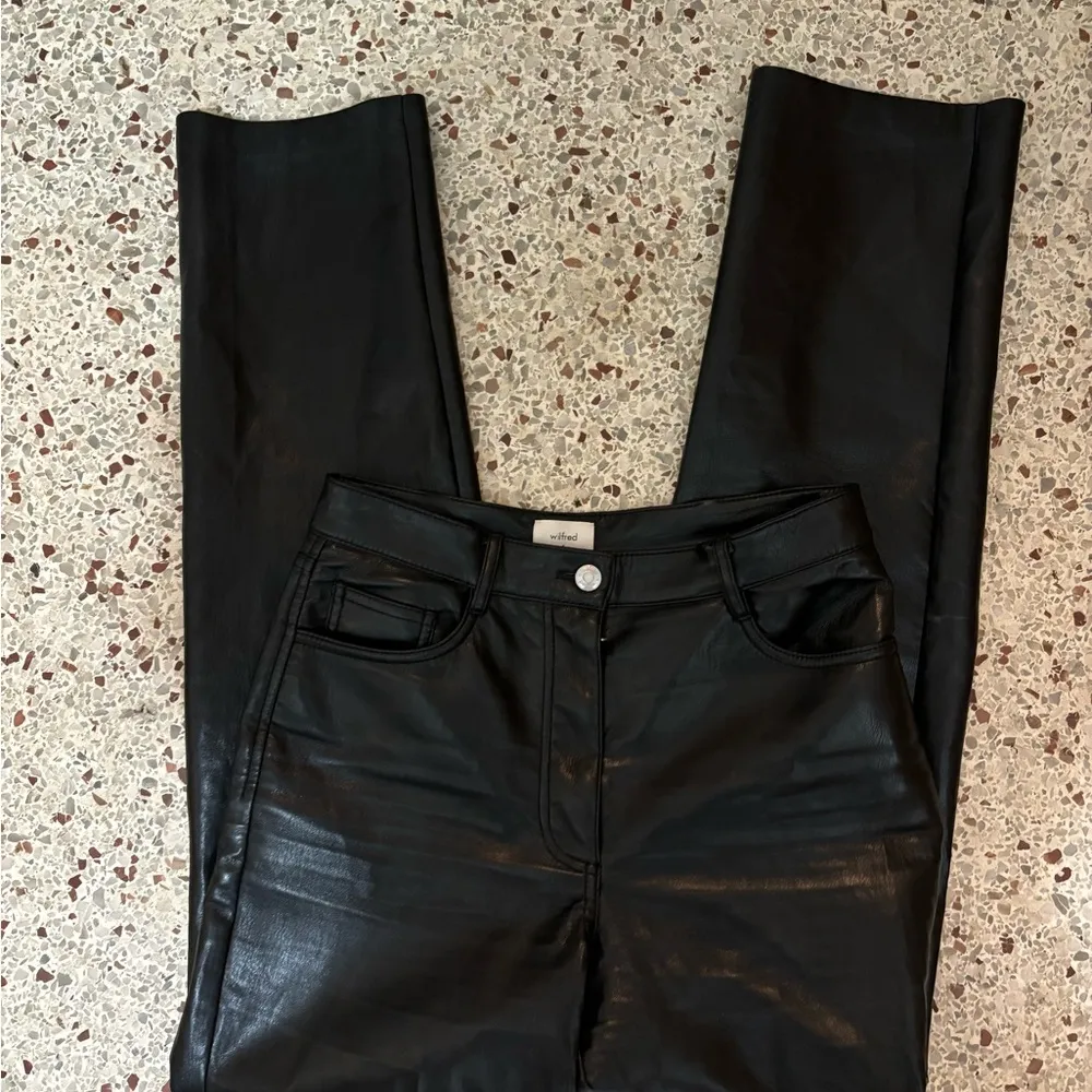 Aritzia Wilfredthe Melina high waist vegan leather pants black 4 - Image 11