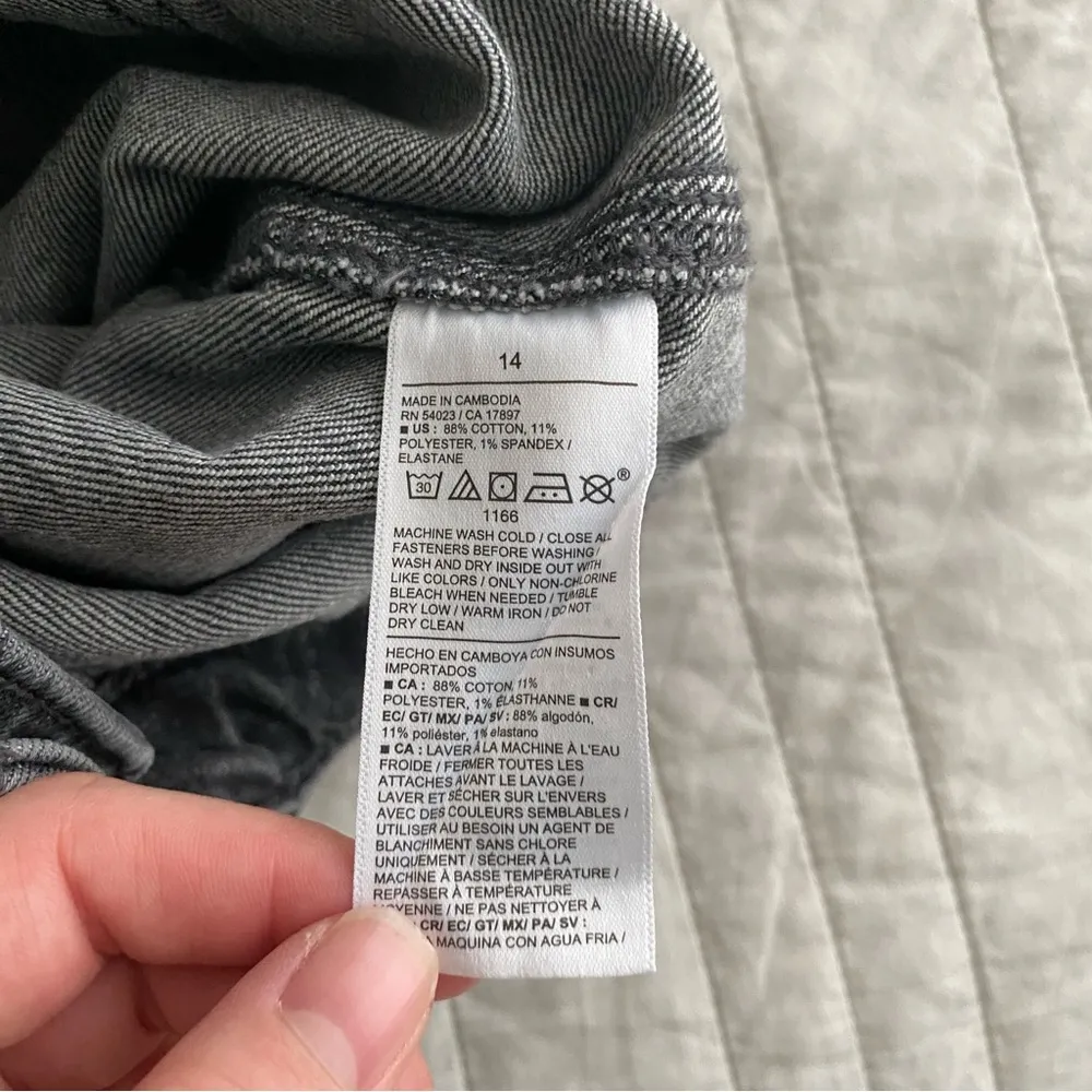 Old Navy Mid Rise Boyfriend Loose Utility Jeans - Image 4