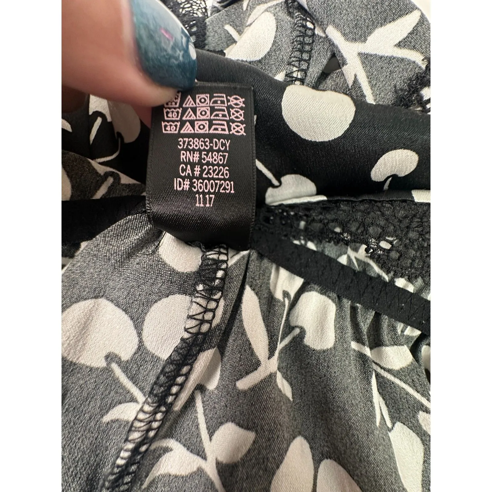 Victoria's Secret Black White Cherry Lace Sleeveless Satin Romper Size Medium - Image 6