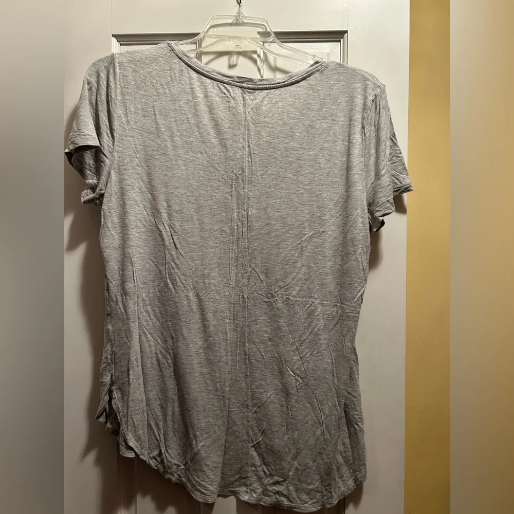 New York and Co gray women’s tshirt - Image 3