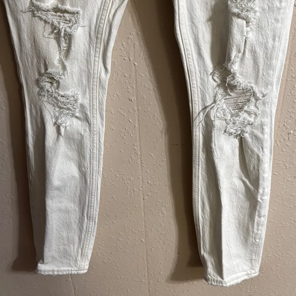 Abercrombie & Fitch White Skinny Jeans with Distressed Knees - Image 4