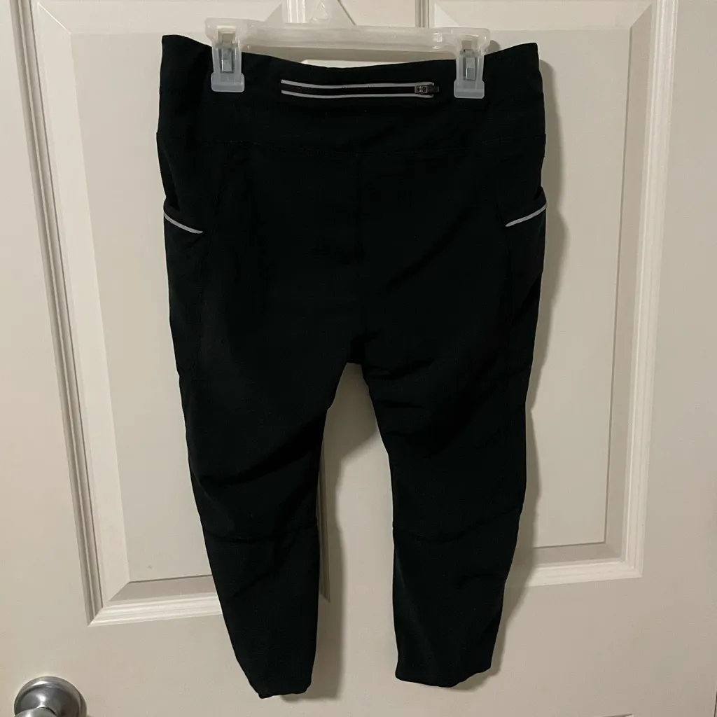 Athleta Be Free Knicker Capri Reflective Leggings Small - Image 4