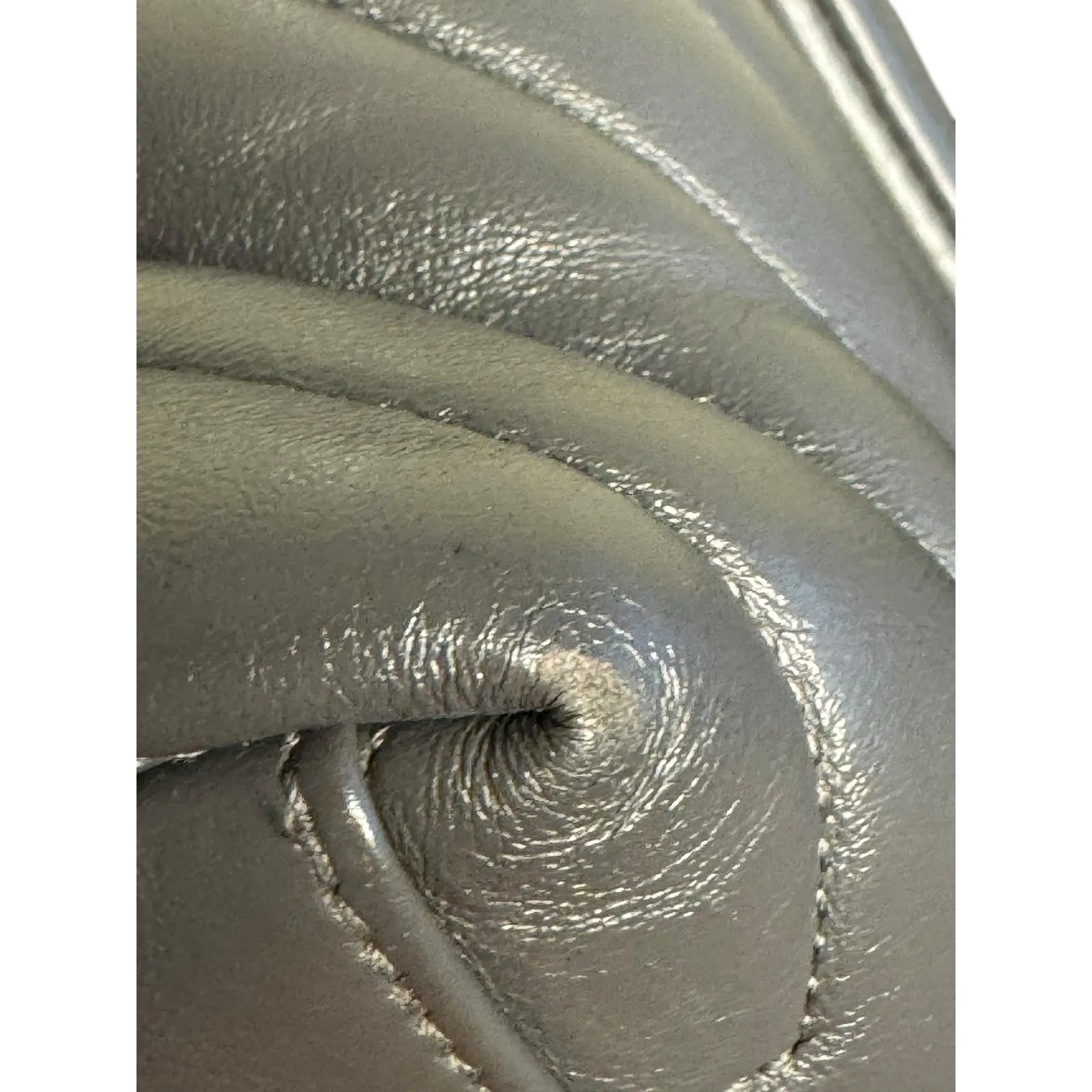 Saint Laurent Medium Loulou Quilted Leather Bag in Storm w/Silver Hardware - Image 8