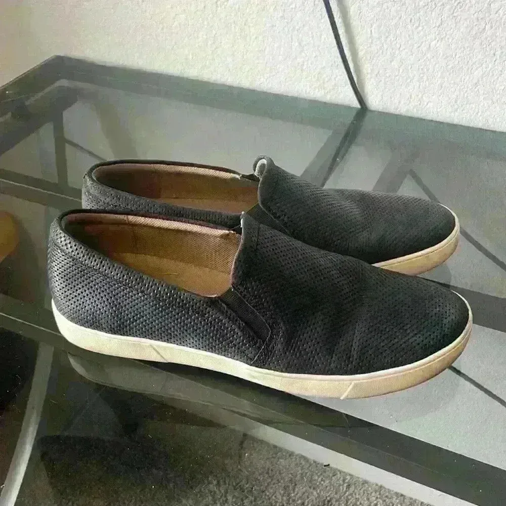 Women's Naturalizer Navy Slip On Leather Sneakers Size 11 - Image 3