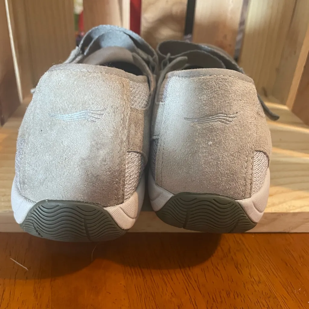 Dansko Light Tan Mary Jane Shoes - Image 6