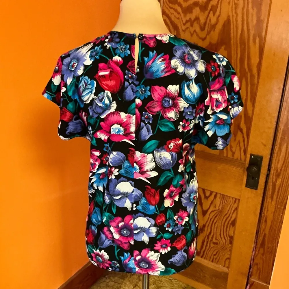 Vtg 80s colorful floral blouse Size 8 - Image 9