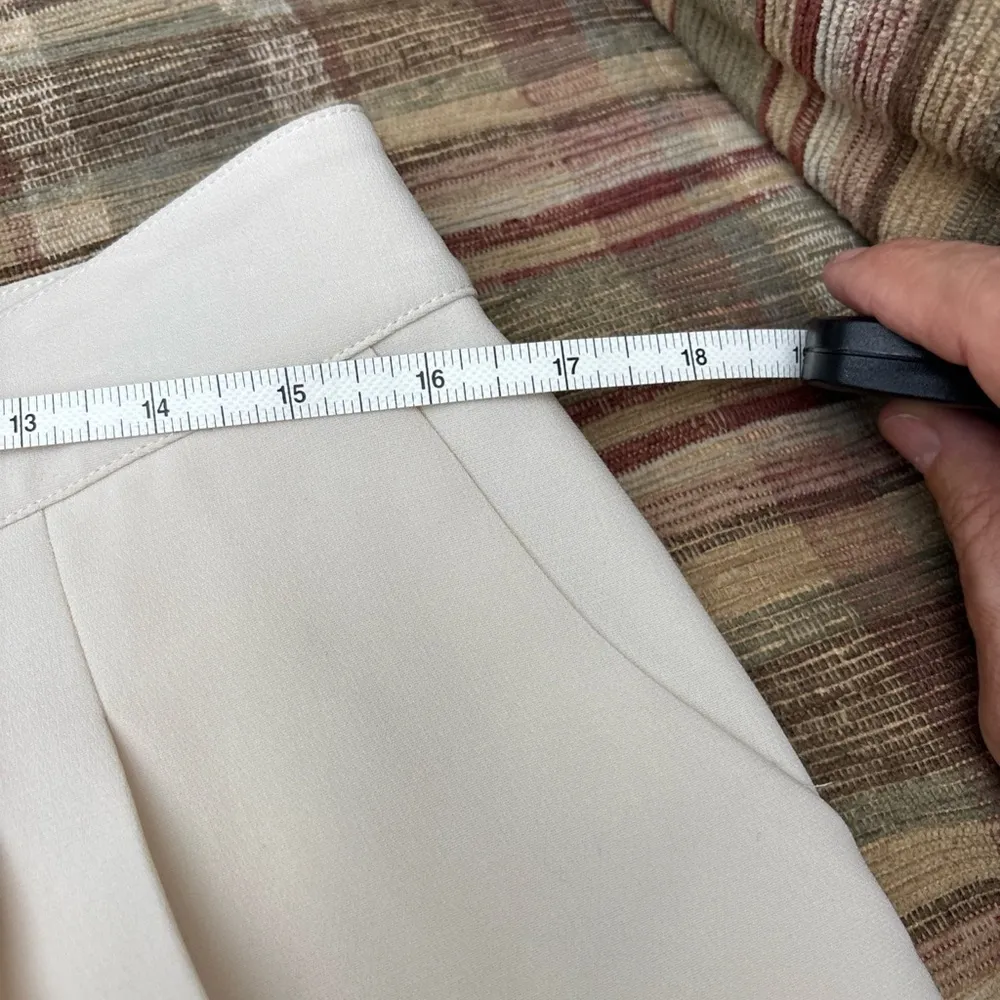 Cinq à Sept Cream High Waist Shorts with Lace Accent Size 8 - Image 5