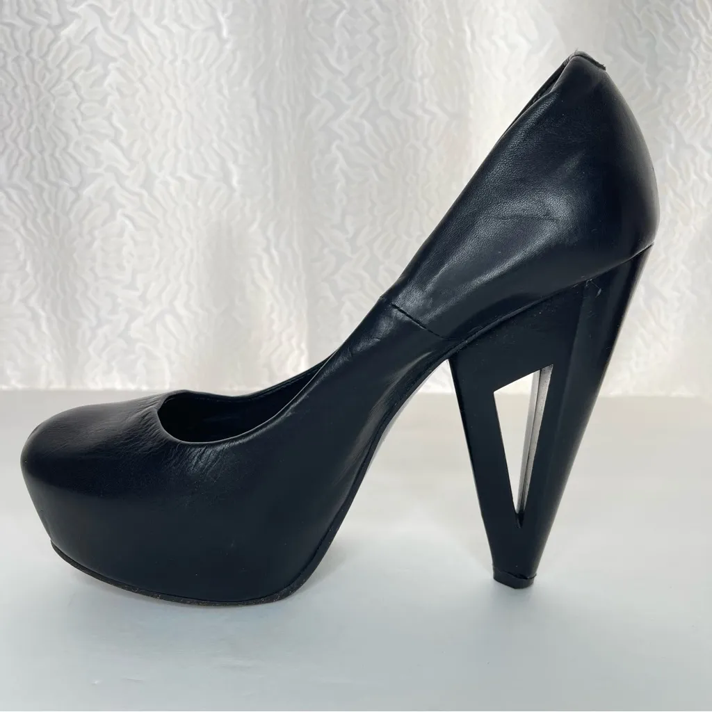 Black heels with cut out of heel all leather made in Portugal Size 6 - Image 4