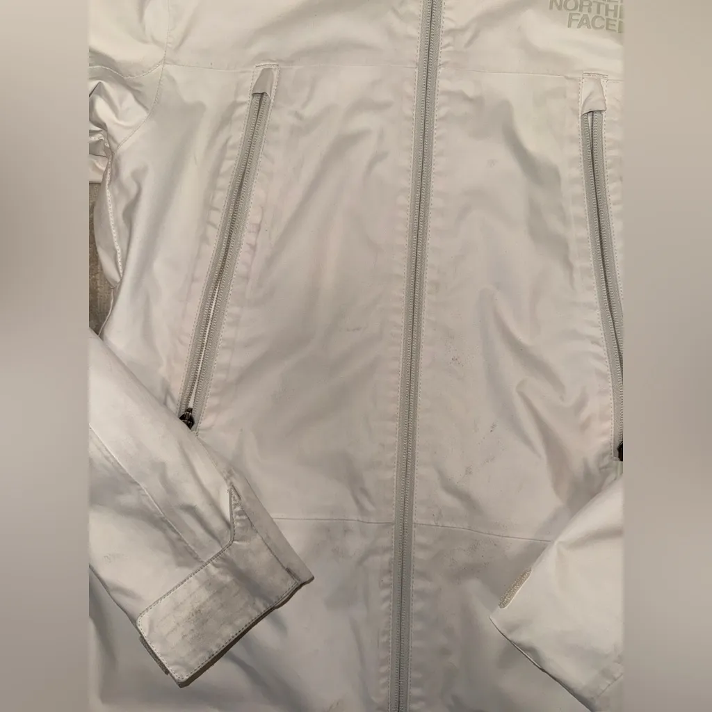 The North Face Women's White Ski Jacket - Image 2