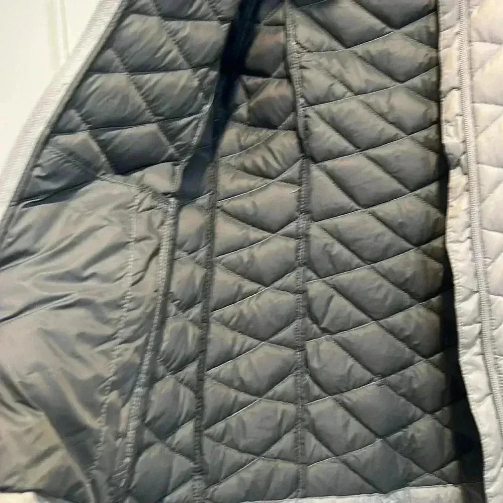 Free Country silver/grey lightweight puffer jacket size small. - Image 3