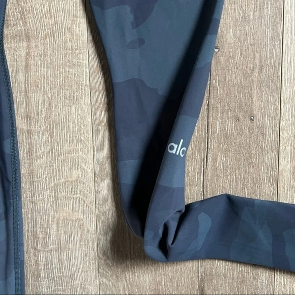 Alo Yoga High Waist Camo Vapor Leggings (Flaw) - Image 3