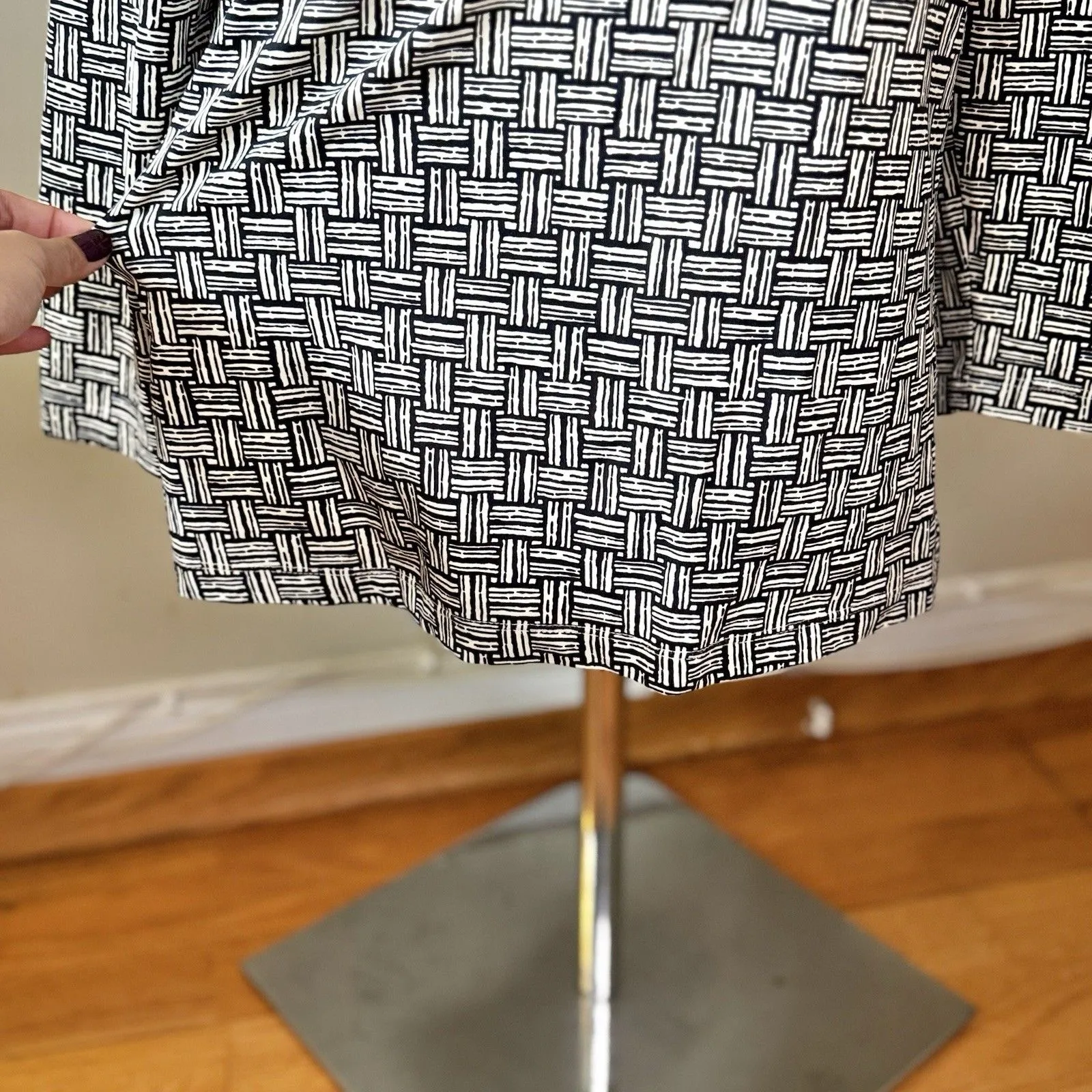 J. McLaughlin Catalina Top 3/4 Sleeve S V-neck Geometric Weave Preppy Chic - Image 12