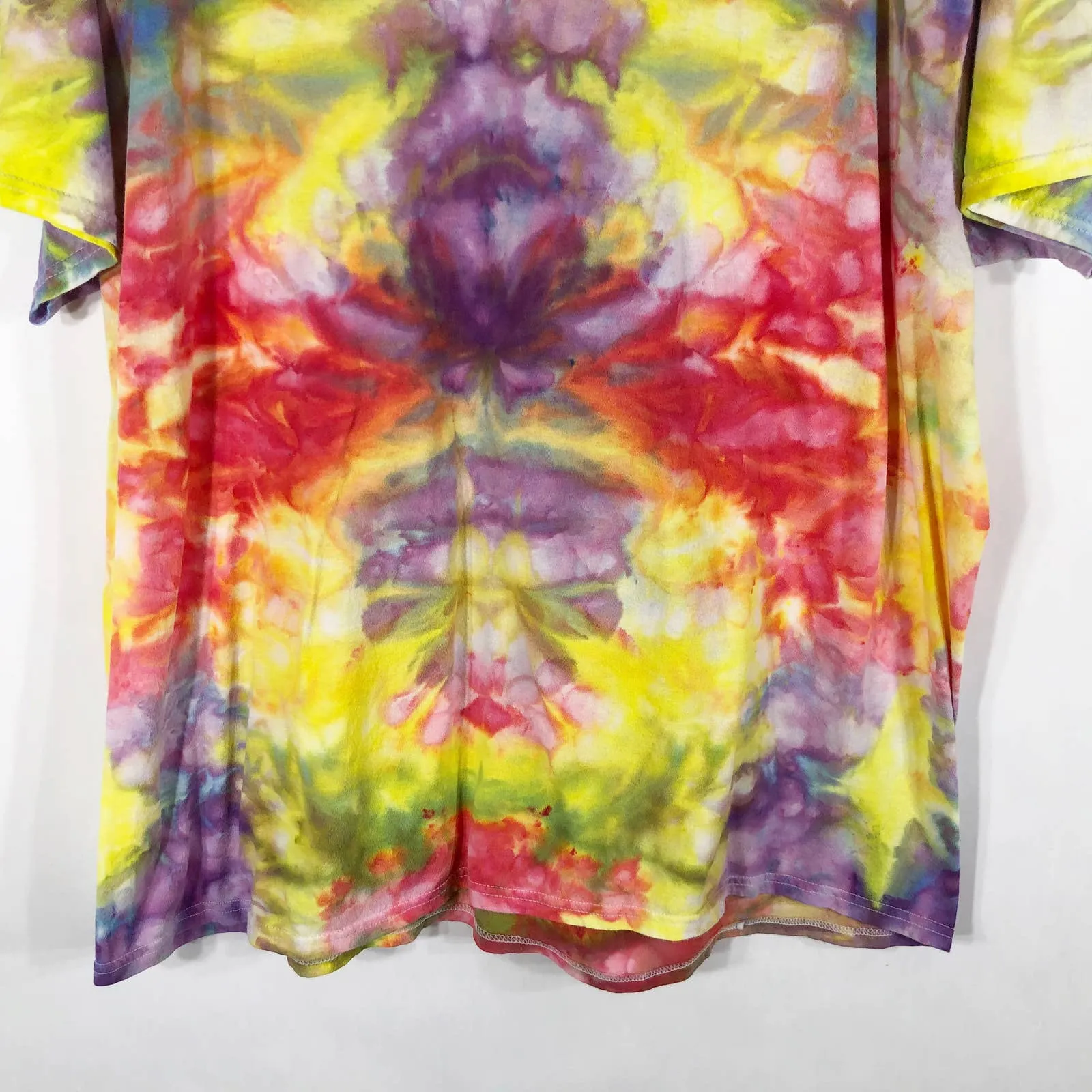 Hanes Plus Sz 2XL Tee Shirt Top Tie Dye Lilly Pads Yellow Green‎ Purple Pink 788 - Image 5