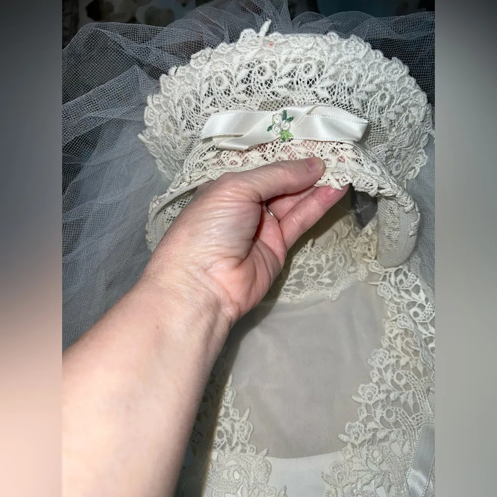 Darling Vintage 1960s/70s Wedding Gown & Cathedral Length Veil! White Size 12 - Image 4