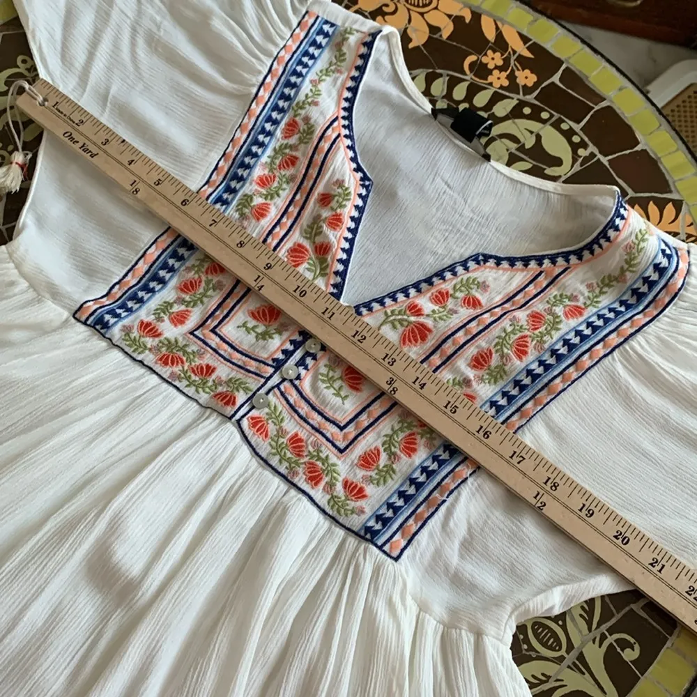 FOREVER 21 White Gauze Embroidered Dress Sz: S - Image 8