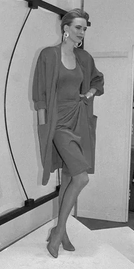 Cashmere Midi Wrap Skirt in Medium Grey NWT Size P Retail $795 - Image 5