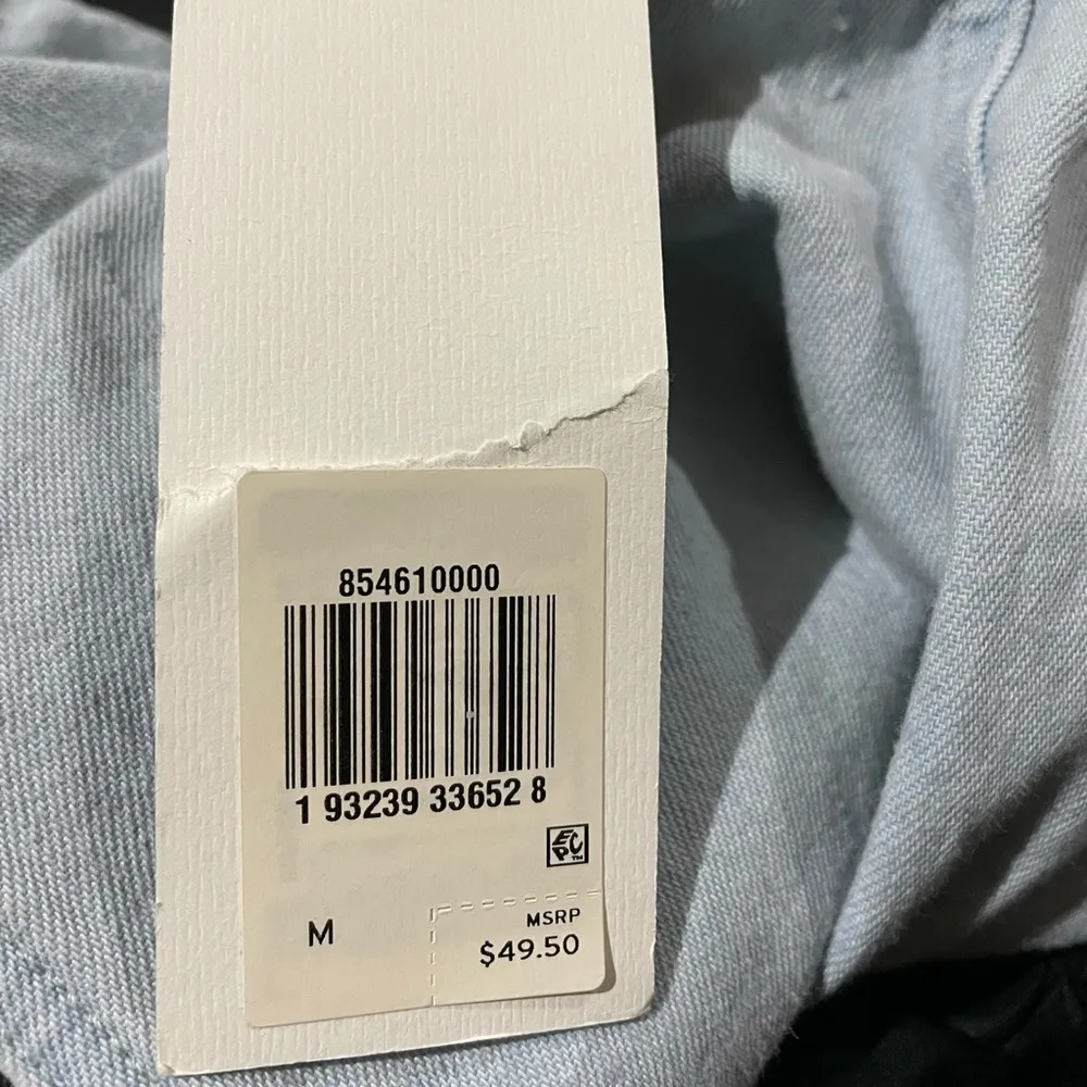 NWT LEVI'S SLEEVELESS DAVINA Denim SHIRT Medium - Image 6