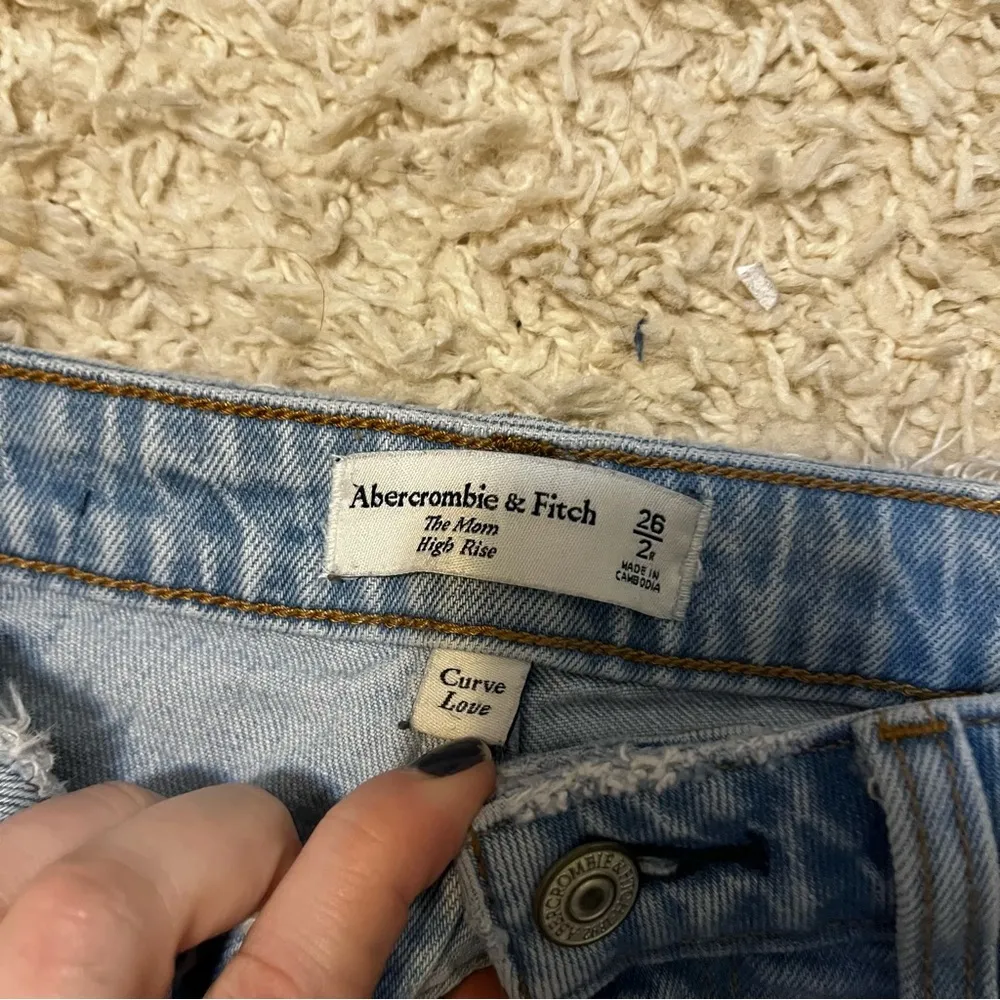 Abercrombie & Fitch The Mom High Rise Women’s Curve Love Jeans Size 2R/26 - Image 3